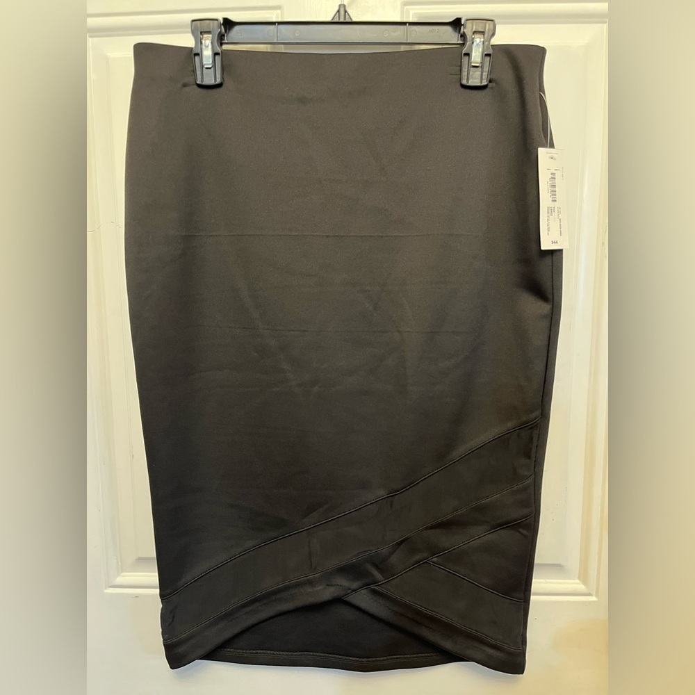NWT Bisou Bisou Women’s Pencil Black Skirt With Sheer Detailed Bottom Size L